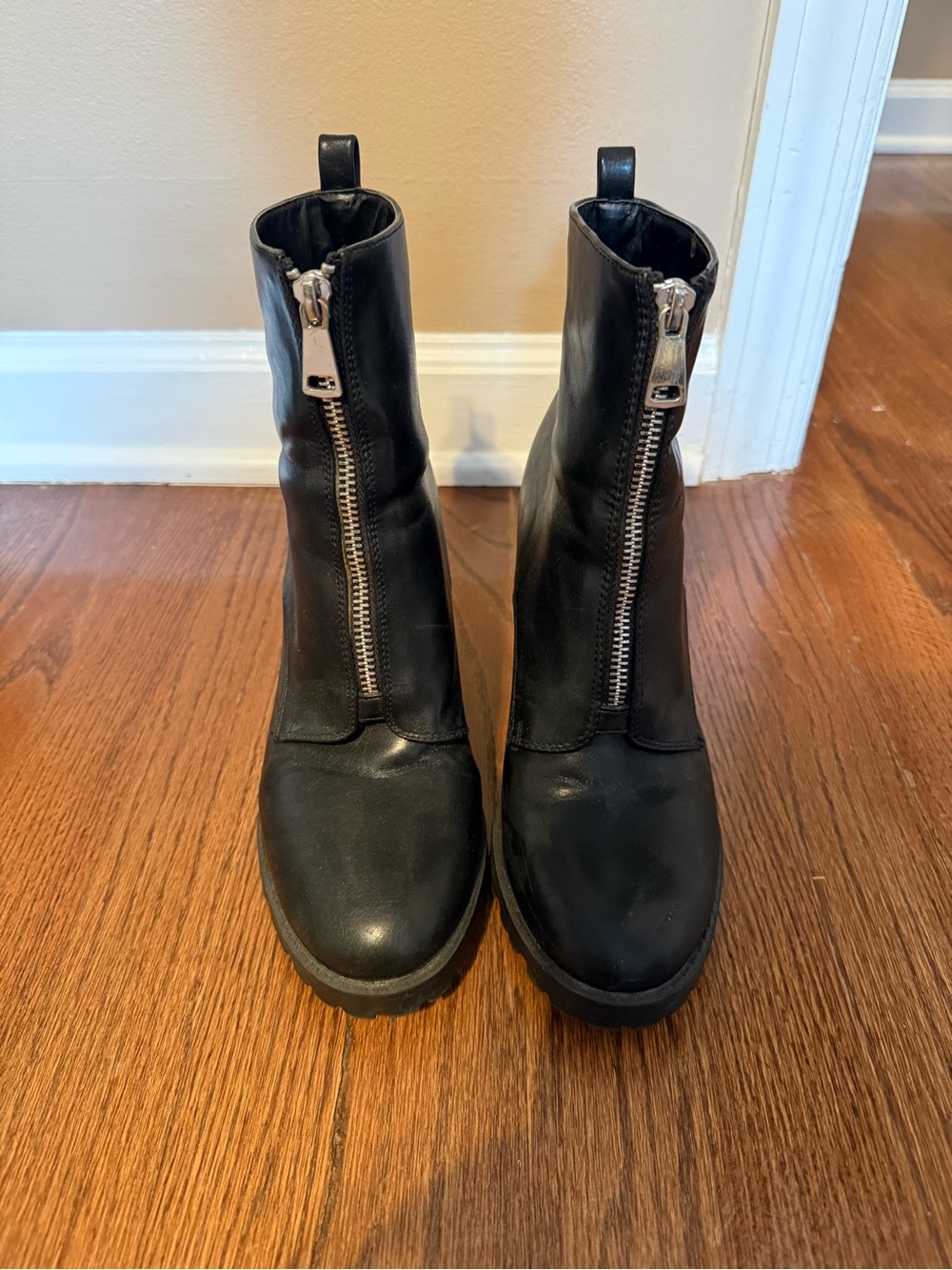 Forever21 Black Front-Zip Women's Ankle Boots with chunky heel